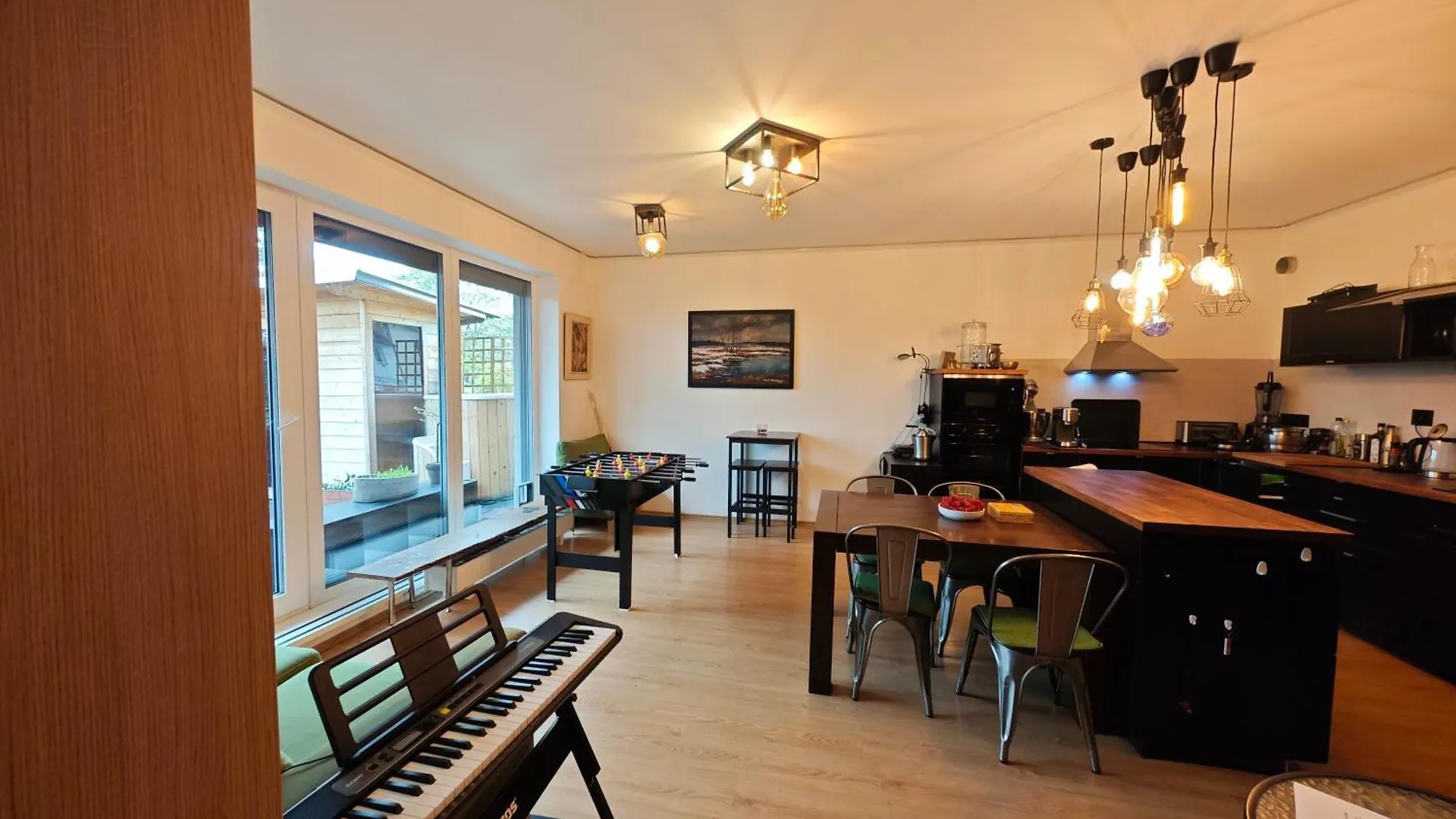 Family, Party Apartament Prag